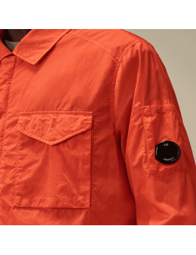 Surchemise CP Company Chrome-R Full Zip 18CMOS095A005904G  Poinciana Orange detail logo