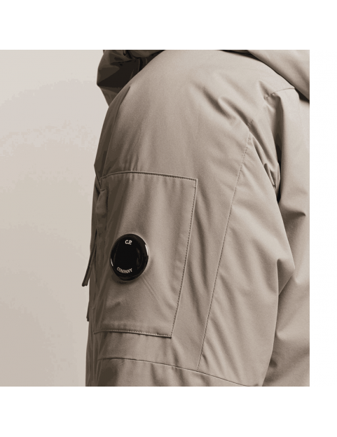 Veste CP Company Nylon Pro Tek Hooded Padded 19CMOW006A110264A  FALLEN ROCK  logo